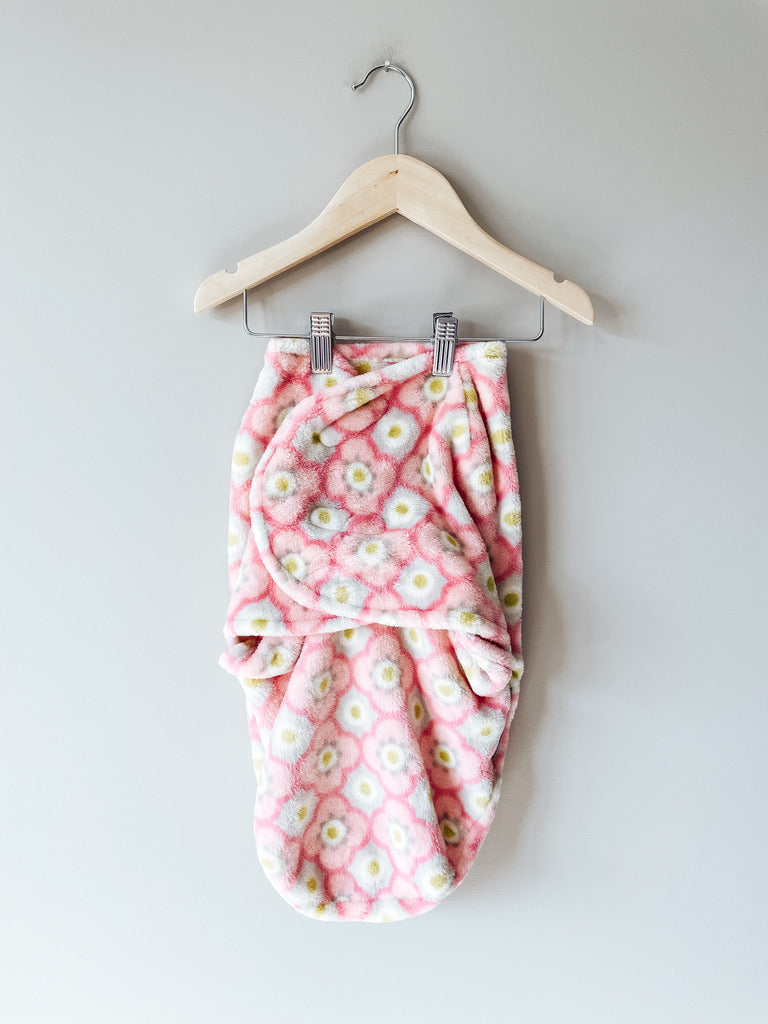 Blankets & Beyond Swaddle - 0-3M
